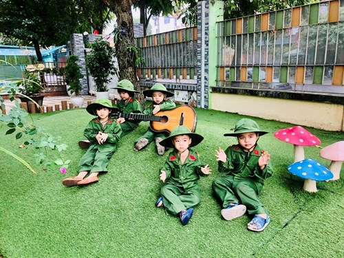 Hoạt động trải nghiệm chào mừng ngày thành lập Quân đội nhân dân Việt Nam 22/12 của các bạn lớp MGB C3