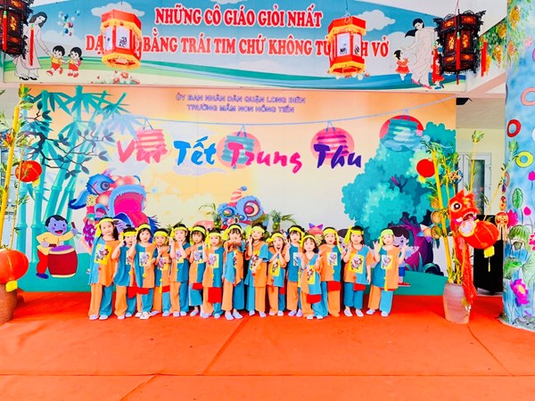 Lễ hội Trung thu đầy màu sắc của các bé trường Mầm non Hồng Tiến