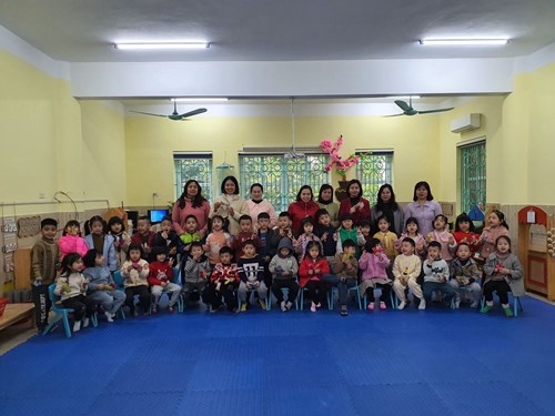    Trường mầm non Long Biên mừng tuổi các bé trong ngày đi học đầu năm mới 2023.