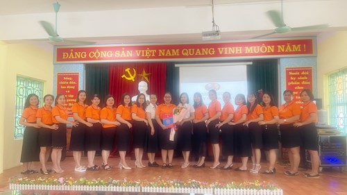 Chi bộ trường mầm non Long Biên tổ chức kết nạp Đảng viên mới