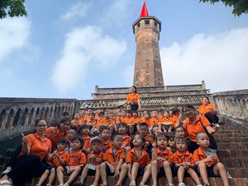 Hoạt động tham quan học tập ngoại  khóa “Bảo tàng lịch sử quân sự Việt Nam & xem múa rối” của các bé trường mầm non Long Biên 