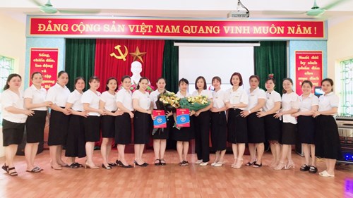 Chi bộ trường mầm non Long Biên tổ chức Lễ kết nạp Đảng viên mới