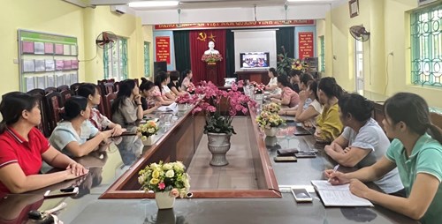 Trường mầm non Long Biên tham gia lớp bồi dưỡng chính trị hè cho đội ngũ cán bộ quản lý giáo dục và giáo viên các trường học trên địa bàn quận Long Biên