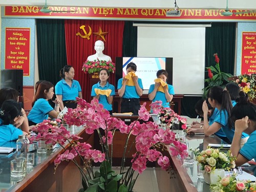 Trường Mầm non Long Biên tổ chức tập huấn hướng dẫn quy chế chăm sóc cho trẻ mầm non