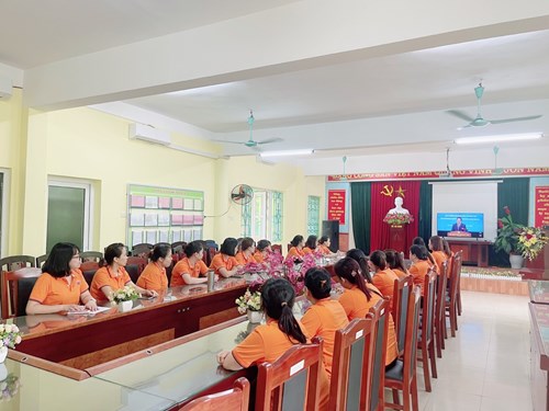 Trường mầm non Long Biên tham dự chương trình trực tuyến “Bộ trưởng Bộ giáo dục và Đào tạo gặp gỡ nhà giáo, cán bộ quản lý, nhân viên ngành Giáo dục”