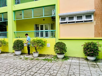Trường mầm non Long Biên duy trì thực hiện tổng vệ sinh môi trường cuối tuần