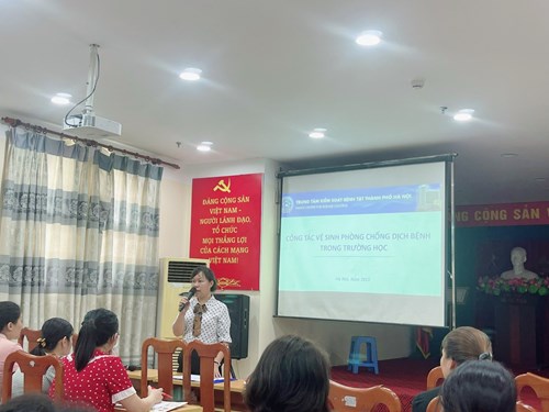 Trường mầm non Long Biên tham dự tập huấn chuyên môn về công tác y tế trường học và kiến thức vệ sinh môi trường phòng chống một số dịch bệnh  tại trường học.