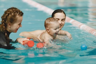 6 lý do vì sao bố mẹ nên cho trẻ học bơi từ nhỏ