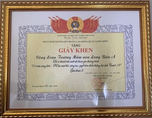 Công đoàn trường mầm non Long Biên A vinh dự nhận khen thưởng trong Hội nghị tổng kết các cuộc thi, các đợt thi đua chào mừng Đại hội công đoàn các cấp và chào mừng 20 năm thành lập Quận Long Biên.