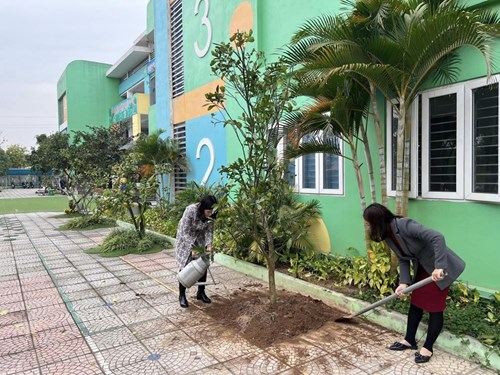 Trường Mầm non Long Biên A tích cực hưởng ứng “Tết trồng cây”