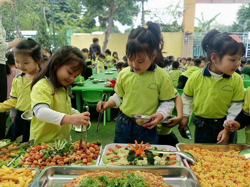 Các bé MGL A1 hào hứng tham gia  Vui tiệc Buffet  chào mừng Ngày Nhà giáo Việt Nam 20/11