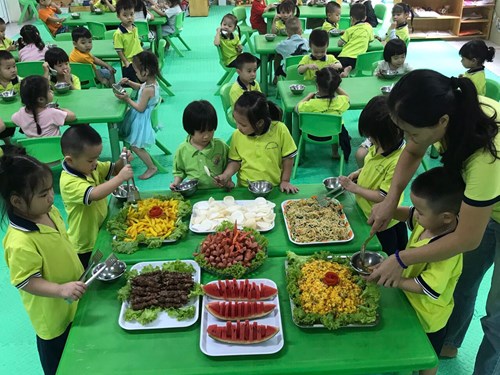 Bữa tiệc buffet của MGB Lớp C1 chào mừng ngày nhà giáo Việt Nam  20/11