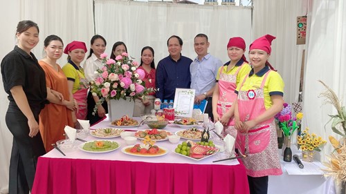 Trường mầm non Long Biên A tham dự hội thi nấu ăn   Bữa cơm đại đoàn kết  tại phường Long Biên