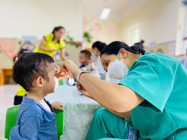   Trường Mn Long Biên A tổ chức khám sức khỏe định kỳ cho trẻ năm học 2023-2024