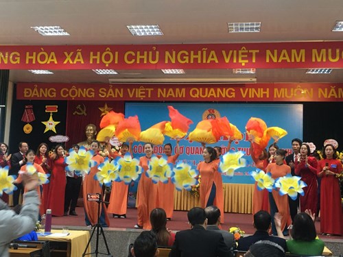 Chi đoàn trường MN Nắng Mai tham gia biểu diễn văn nghệ tại Phường Thượng Thanh.