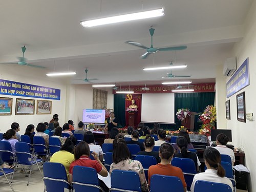 Trường mầm non Ngọc Thụy tổ chức tập huấn vệ sinh ATTP và phòng chống dịch bệnh cho CBGVNV nhà trường năm học 2023 – 2024.