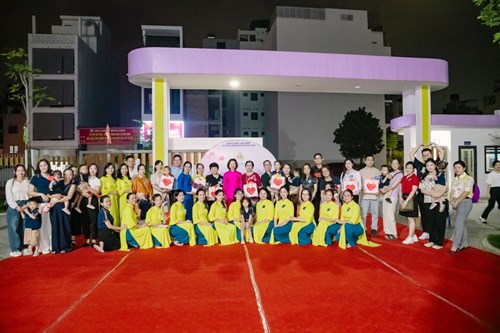 Trường mầm non Nguyệt Quế tổ chức thành công chương trình:  Lời yêu thương muốn nói - Chào mừng ngày Phụ nữ Việt Nam 20/10 và kỷ niệm 20 năm ngày thành lập quận Long Biên (06/11/2003 - 06/11/2023)
