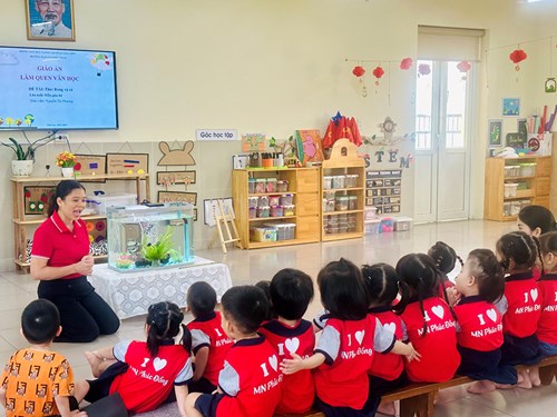 Lớp Mẫu giáo bé C2 -  Cô Nguyễn Phượng và các bạn nhỏ cùng đọc thơ “Rong và cá” - hoạt động tham dự hội thi “Giáo viên dạy giỏi cấp trường, năm học 2023 - 2024”