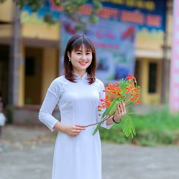 Cô giáo Phạm Thị Hiền - Người giáo viên đầy tài năng và duyên dáng.