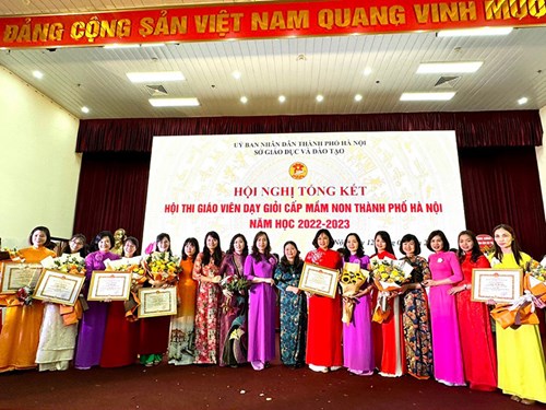 Cô giáo Đỗ Hồng Anh đã xuất sắc đạt giải Nhì trong Hội thi “Giáo viên dạy giỏi cấp học Mầm non Thành phố Hà Nội”, năm học 2022 – 2023.