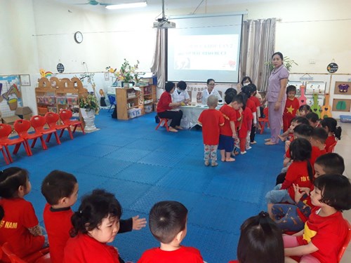 Trường mầm non Sơn Ca tổ chức khám sức khỏe định kỳ lần 2 cho trẻ  năm học 2022-2023
