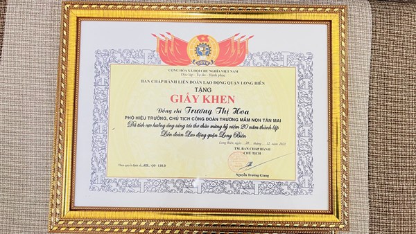 Công đoàn trường MN Tân Mai được tặng giấy khen trong phong trào  chào mừng 20 năm  thành lập LĐLĐ Quận long Biên