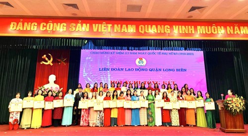 cô giáo Nguyễn Thị Bích Thuỷ GV Trường Mầm non Tân Mai đạt danh hiệu “Giỏi việc nước - Đảm việc nhà” năm 2022
