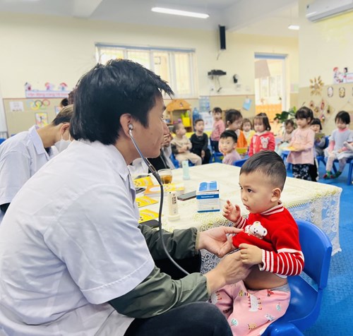 Trường Mầm non Tân Mai tổ chức khám sức khỏe lần 2 cho học sinh toàn trường