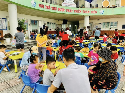 Trường mầm non Tân Mai - Phúc Đồng tưng bừng tổ chức hoạt động “Vui đón tết hàn thực” cho trẻ. 