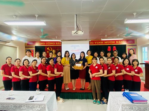 Trường MN Tân Mai tham dự học tập chia sẻ kinh nghiệm tại trường Mầm Non Hoa Sữa.