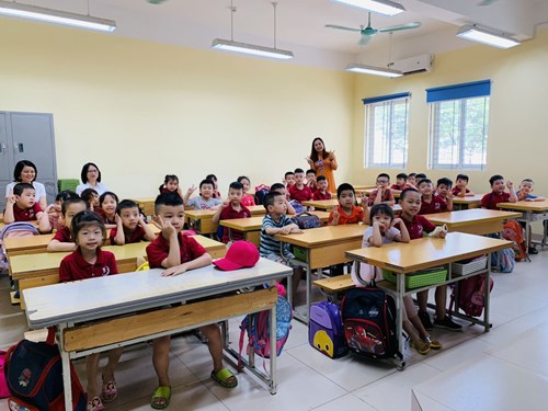 Chuyến đi tham quan Trường tiểu học Phúc Đồng của các bạn nhỏ lớp MGL A2!