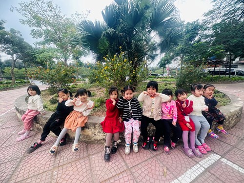 Hoạt động ngoài trời: Bé thăm vườn rau của các bé lớp MGN B1