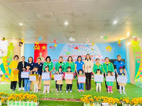 Trường mầm non Thạch Cầu tổ chức hội thi “ Bé với An toàn giao thông – Liên hoan chúng cháu vui khỏe cấp trường năm học 2022- 2023”. 
