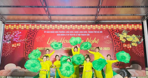 Trường mầm non Thạch cầu tham gia biểu diễn văn nghệ tại đình làng Thạch Cầu chào mừng lễ hội truyền thống xuân Quý Mão năm 2023.