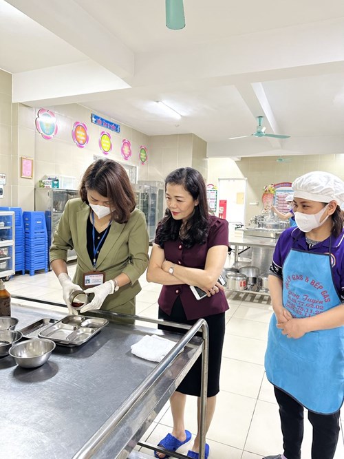 Trường mầm non Thạch cầu đón đoàn kiểm tra về công tác y tế trường học năm học 2022-2023.