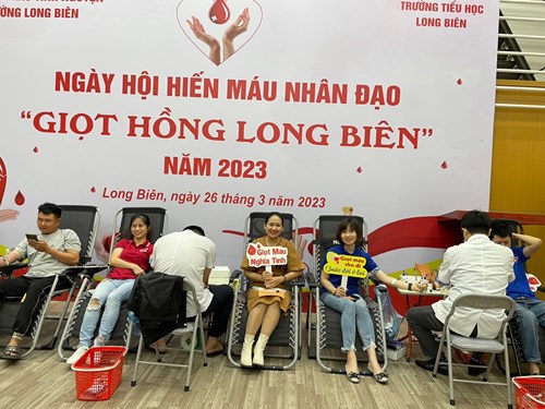 Trường mầm non Thạch Cầu tham dự “ Ngày hội hiến máu nhân đạo – giọt hồng Long Biên năm 2023”.