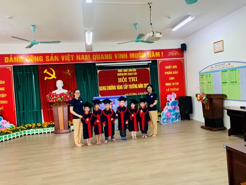 Trường mầm non Thạch Cầu tổ chức chung khảo hội thi “ Rung chuông vàng” cho các bé học sinh khối mẫu giáo lớn năm học 2022 -2023.