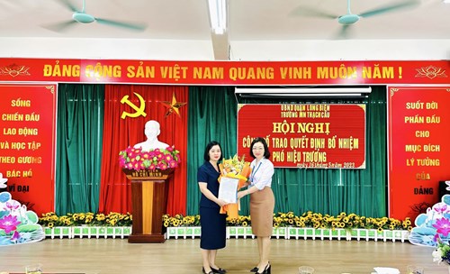 Chúc mừng đồng chi Nguyễn Thị Phượng  nhận quyết định bổ nhiệm chức danh Phó Hiệu trưởng trường mầm non Hoa Trạng Nguyên.