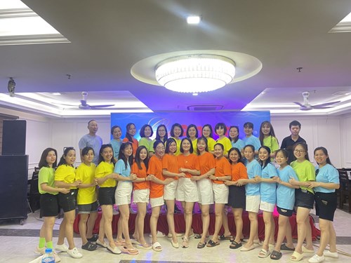 Công đoàn trường mầm non Thạch Cầu phối hợp với nhà trường tổ chức cho cán bộ , giáo viên, nhân viên đi tham quan nghỉ mát hè 2023 tại bãi biển Sầm Sơn – Thanh Hóa.