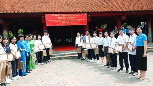 Công đoàn Trường MN Thạch Cầu có con đoàn viên Nguyễn Thị Thanh Huệ được tham gia buổi tuyên dương con đoàn viên đạt giải cấp quốc gia, câp thành phố và con đoàn viên công đoàn vượt khó học giỏi năm học 2022-2023
