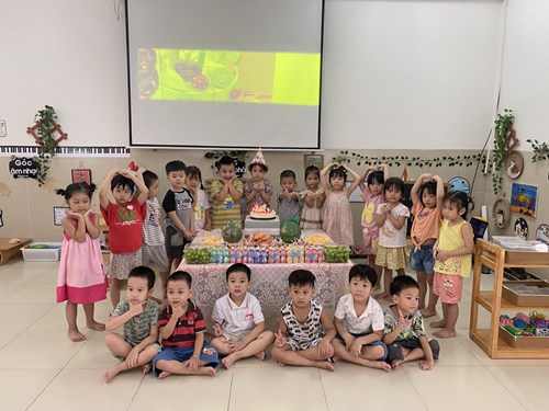 Ngày 10/08 Cô và các bạn lớp MGL A2 tổ chức chúc mừng sinh nhật bạn Ngọc Diệp.