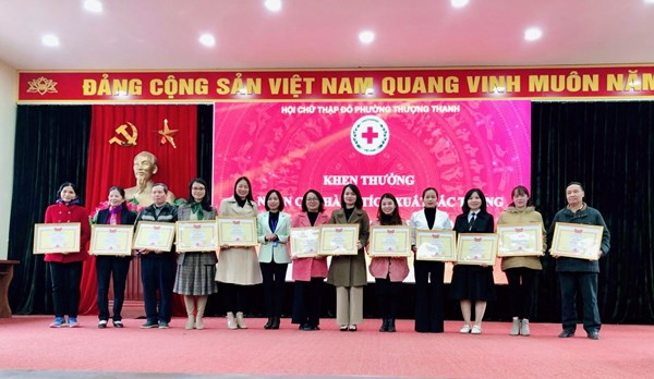 Tập thể và cá nhân trường Mầm non Thượng vinh dự được Hội chữ thập đỏ phường Thượng Thanh khen thưởng.