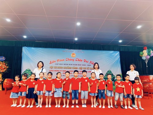 Các bé trường mầm non Thượng Thanh tham gia hội thi   Liên hoan chúng cháu vui khỏe  cấp Quận.