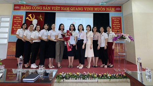  trường Mầm non Thượng Thanh đã tổ chức hội nghị công bố quyết định bổ nhiệm lại viên chức quản lý trường học