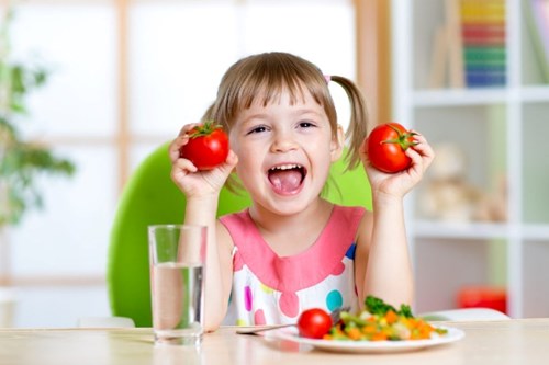 Hình thành thói quen ăn uống khoa học cho trẻ