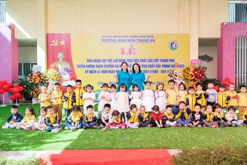 Các bé lớp MGN B1 tham gia liên hoan chào mừng Ngày nhà giáo Việt nam 20/11