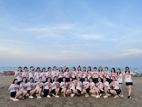 Công đoàn trường MN Tràng An phối hợp với Ban giám hiệu nhà trường tổ chức cho CNVCLĐ đi nghỉ mát hè 2023 tại  Biển Hải Hòa - Tĩnh Gia - Thanh Hóa