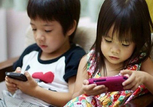 Xem tivi, điện thoại quá sớm có thể ảnh hưởng trí nhớ của trẻ