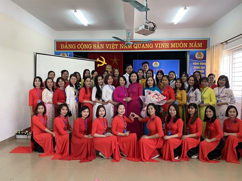 Trường mầm non Tuổi Hoa tổ chức thành công Đại hội công đoàn lần thứ II, nhiệm kỳ 2022- 2018.