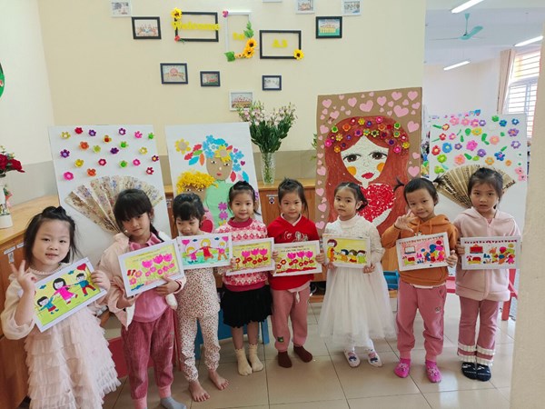 Hoạt động trải nghiệm làm tranh tặng cô giáo nhân ngày nhà giáo Việt Nam của lớp MGL A3